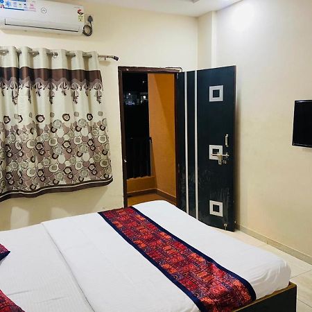 Hotel Meghmalhar Lodging Jejuri ภายนอก รูปภาพ