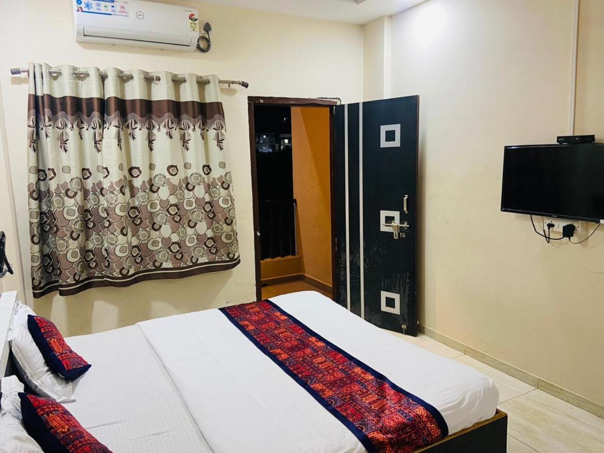 Hotel Meghmalhar Lodging Jejuri ภายนอก รูปภาพ