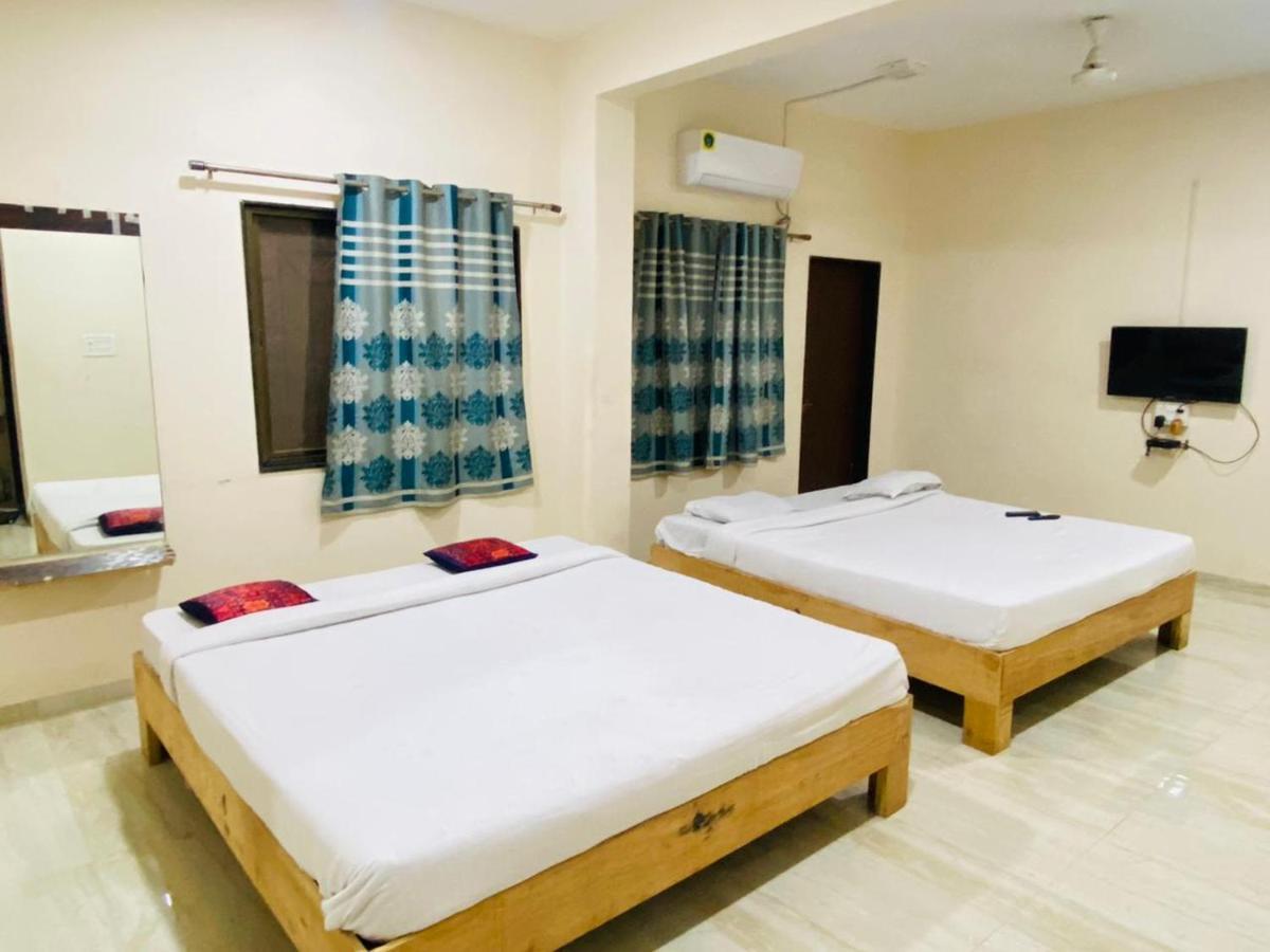 Hotel Meghmalhar Lodging Jejuri ภายนอก รูปภาพ