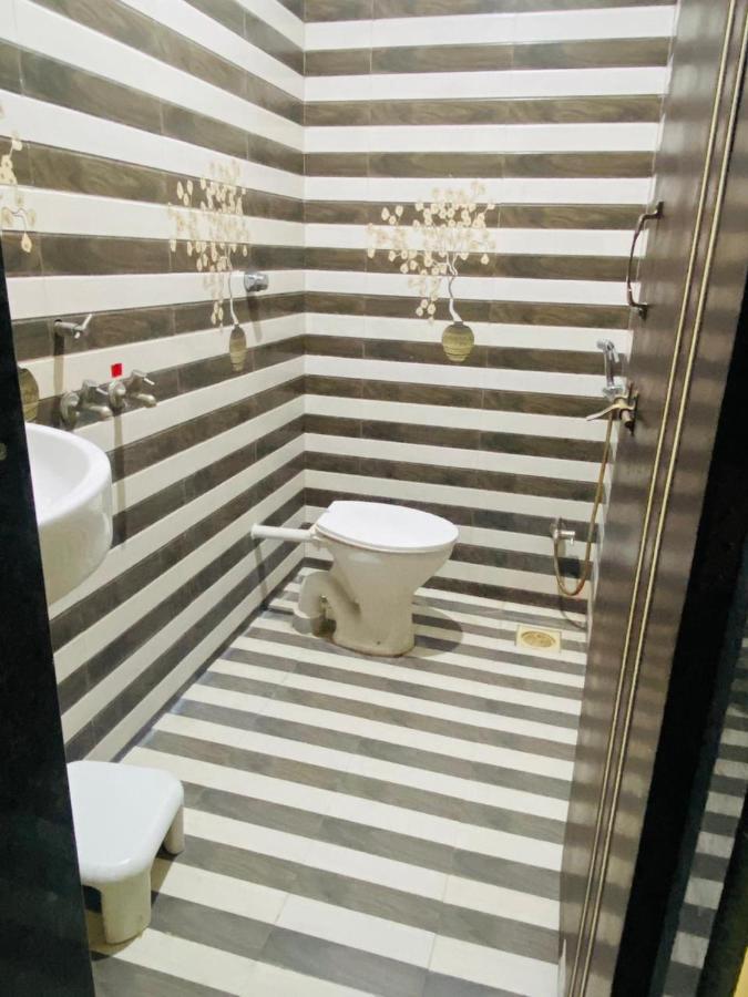 Hotel Meghmalhar Lodging Jejuri ภายนอก รูปภาพ