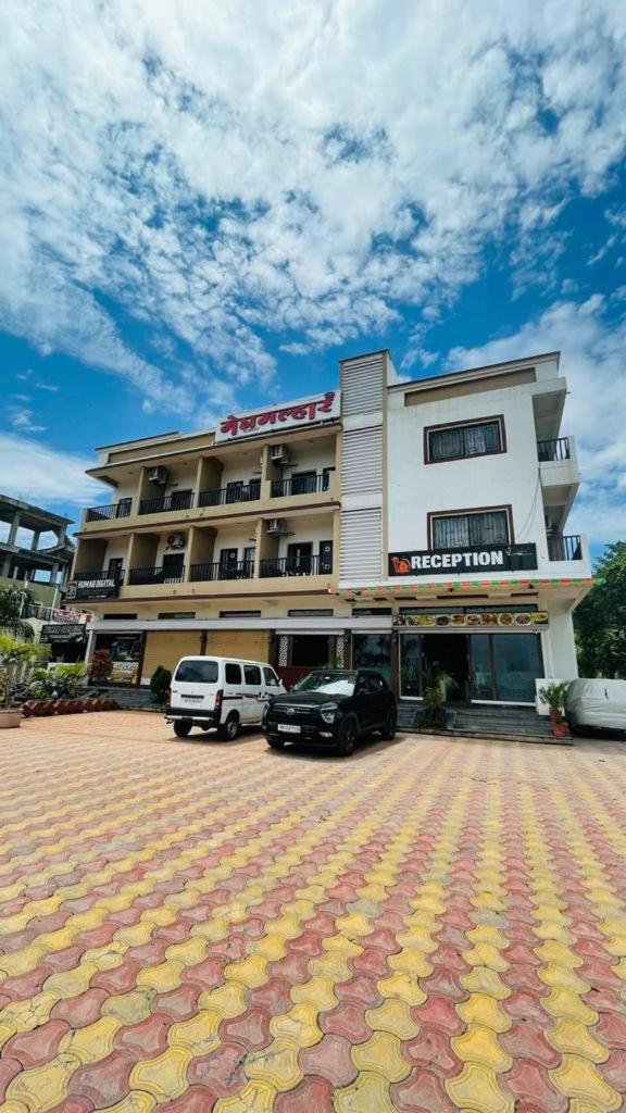 Hotel Meghmalhar Lodging Jejuri ภายนอก รูปภาพ